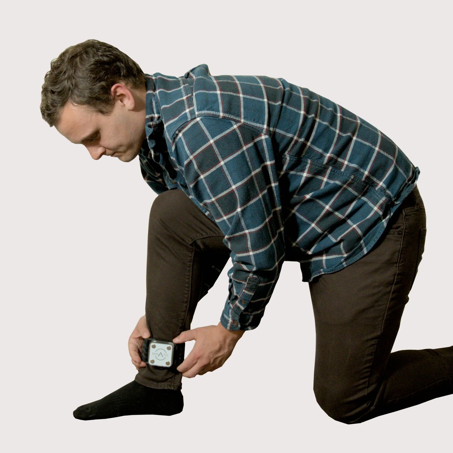 EROS Trackers can be placed on the ankle with an elastic strap and adapter to capture rotation data that can be used to calculate motion data for full-body tracking in virtual reality applications.